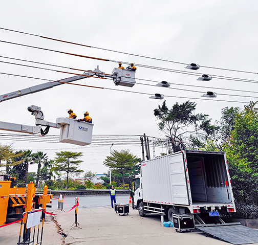 雙回路線路用六臺機同時作業，安全高效完成任務