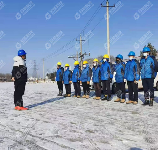 帶電絕緣涂覆機器人挑戰極寒草原